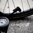 Pompki rowerowe – niezbędnik każdego rowerzysty