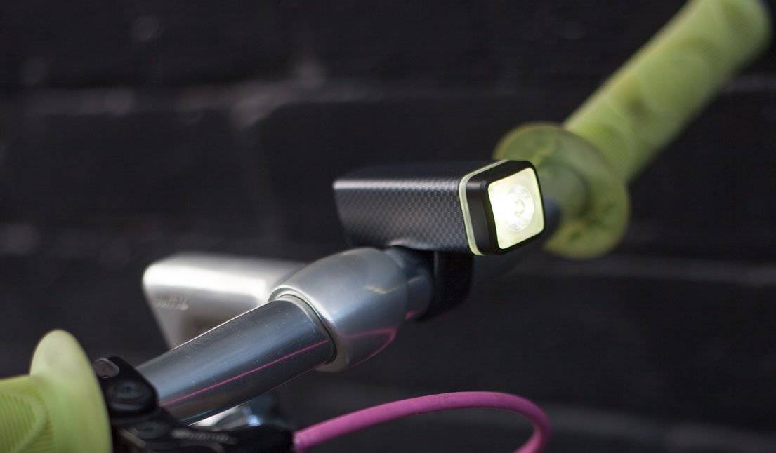 Bikesalon - LAMPKA ROWEROWA PRZEDNIA KNOG #POP I# BRĄZOWY - pop i-carbon bike light on handlebars